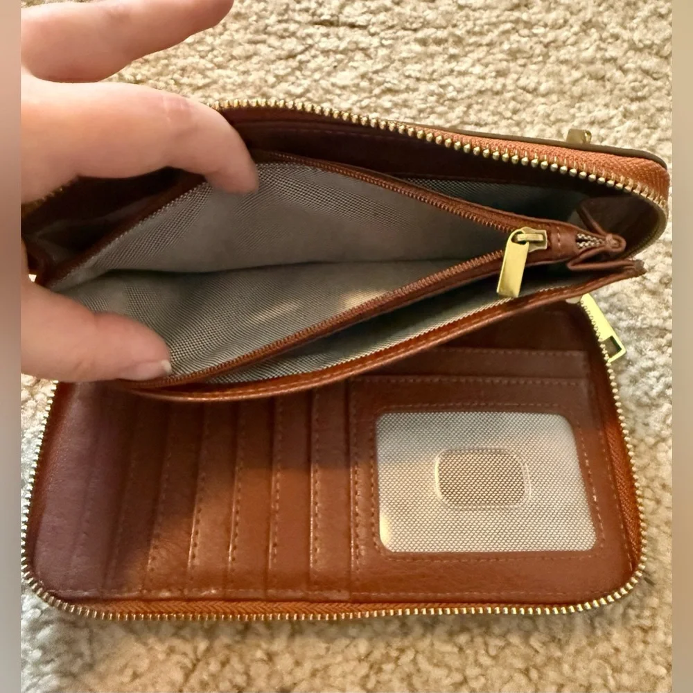 Fossil, large wallet. Brown. NWT. Width 4.25 Length 8. - Picture 8 of 9